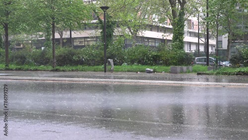 Pluie et vents violents en ville