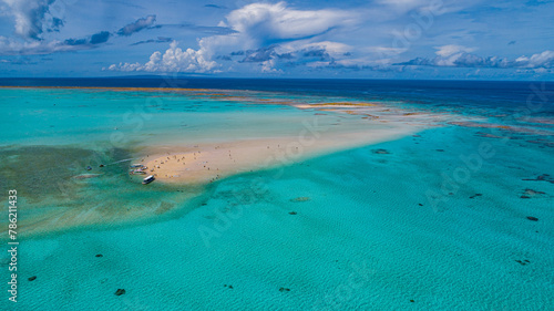 奄美の自然、与論島百合ヶ浜 © KOSAC