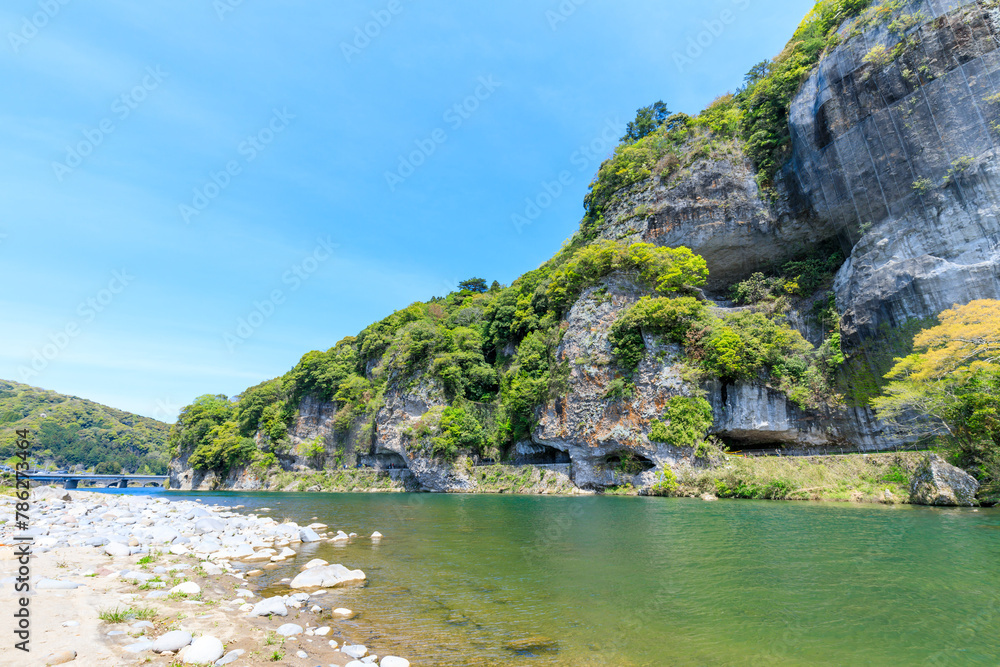 春の青の洞門　大分県中津市　Spring blue cave. Ooita Pref, Nakatsu City.