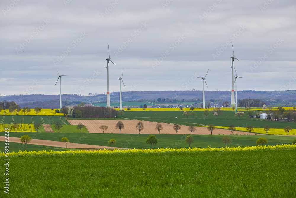 Blick auf Windräder, Haarstrang, Kreis Soest, NRW, Deutschland, April 2024 Blick auf Windräder, Haarstrang, Kreis Soest, NRW, Deutschland, April 2024