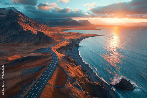 malownicza droga na Islandii, piękna przyroda krajobraz antenowa panorama, góry i wybrzeże o zachodzie słońca