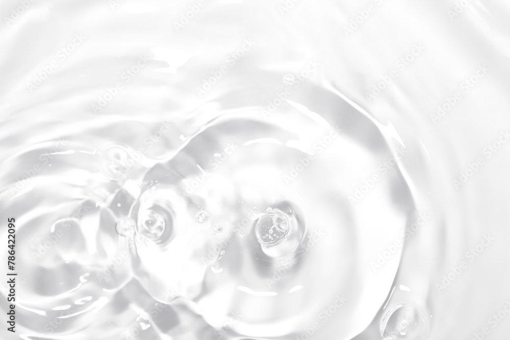 The water surface is white and transparent. The water surface is white and transparent.