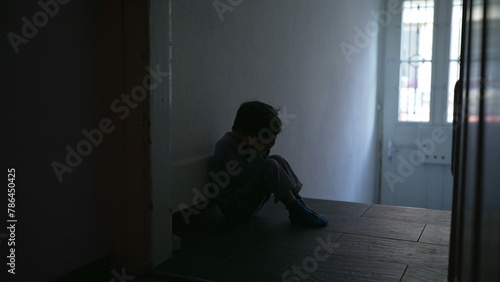 Φωτογραφία Mother resting while holding 5 year old son at kitchen, authentic family lifesty