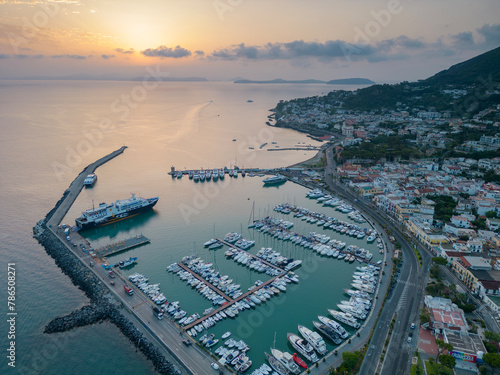 Vista aerea di un'alba al porto di Casamicciola ad Ischia. Un isola a Napoli photo