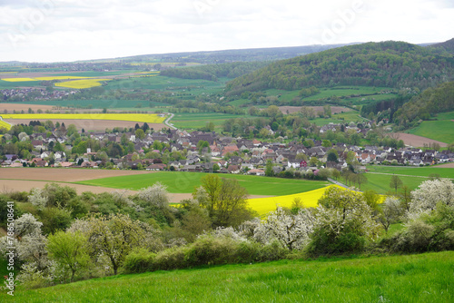 Blick auf den Ort Golmbach im Forstbachtal in Niedersachsen