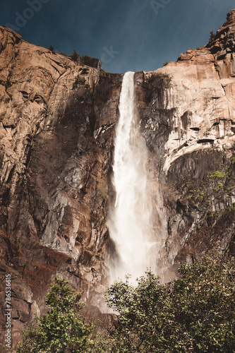 Mesmerizing Yosemite Waterfall: Captivating 4K Video Footage