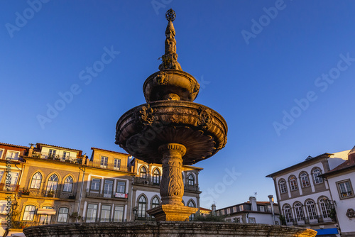 Obraz na płótnie Old Noble Fountain on Camoes Square in Ponte de Lima town, Portugal w salonie