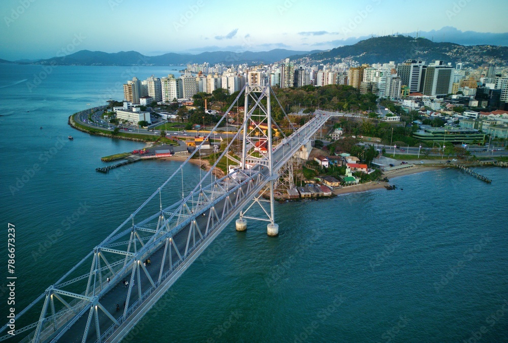 Naklejka premium Ponte Hercílio Luz em Florianópolis
