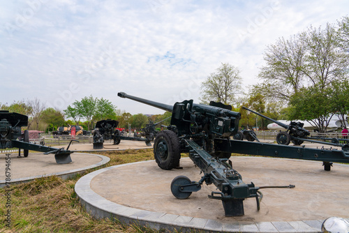 Obraz na plátně howitzer long-range artillery gun in position.