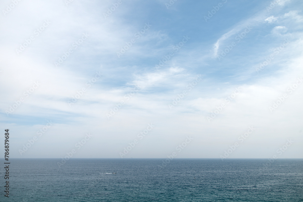 Fototapeta premium Seascape with the horizon and clouds