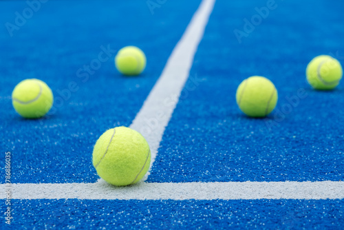 five balls in a blue paddle tennis court © Cavan