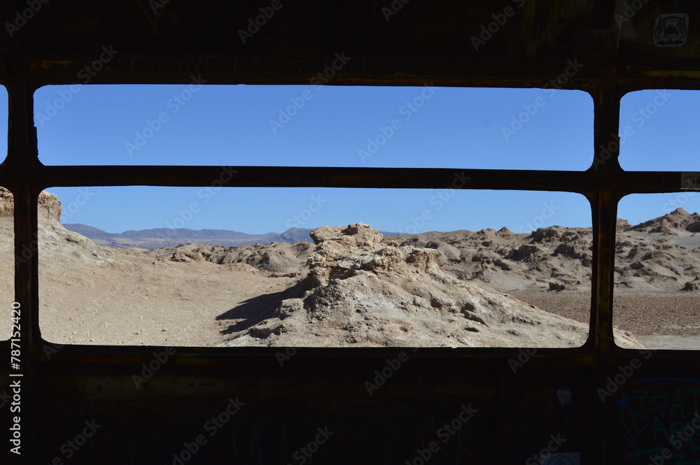 Vista do Deserto do Atacama pela janela do ônibus Vista do Deserto do Atacama pela janela do ônibus