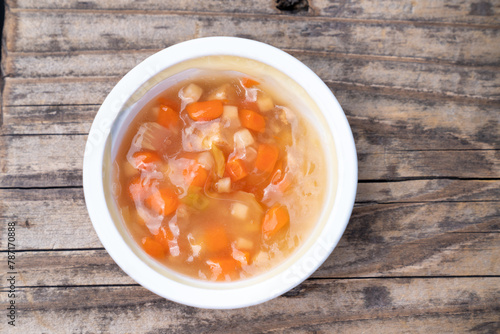 レトルト離乳食の写真。育児のイメージ。