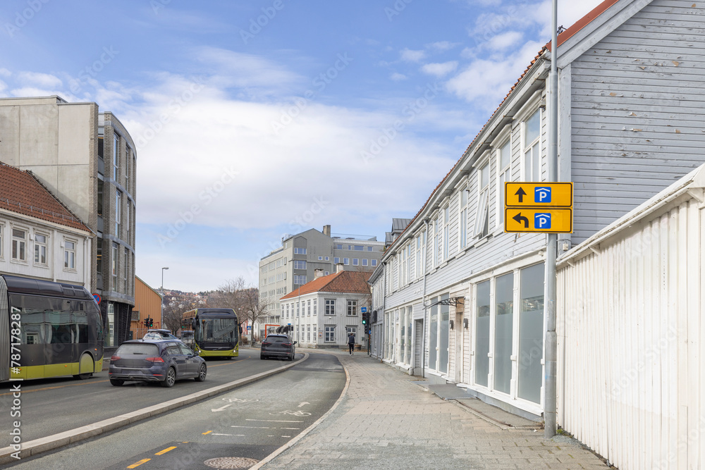 Obraz premium Walking along Nidelven (River) in a Spring mood in Trondheim city 