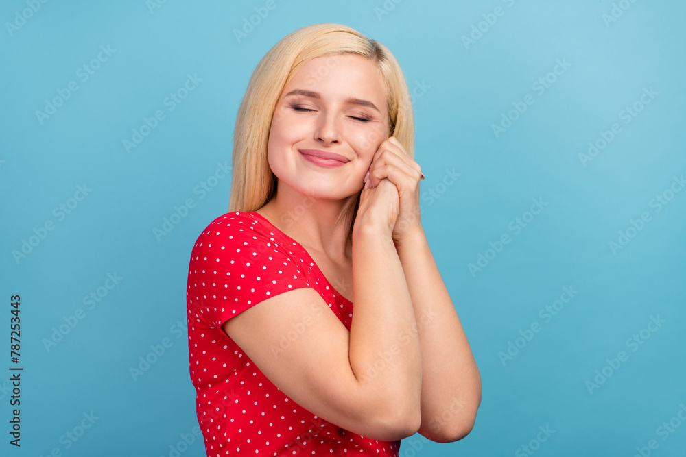 Photo portrait woman blonde hair cute overjoyed dreamy smiling isolated pastel blue color background Photo portrait woman blonde hair cute overjoyed dreamy smiling isolated pastel blue color background