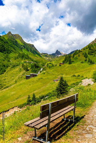 Bench with Majestic Alpine Panorama (Tyrol, Austria) © Franziska Brueckmann