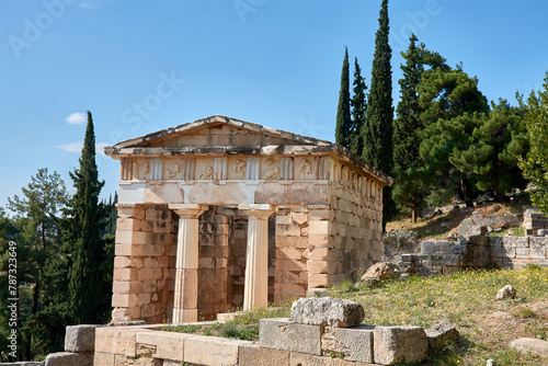 Fotografi Athenian treasury at the ancient delphi site in Greece