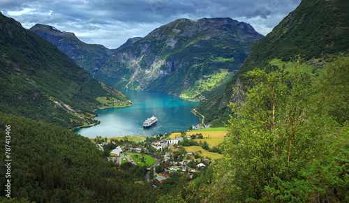 Panoramic view on cruise sh...