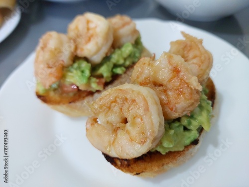 fried shrimp with avocado 