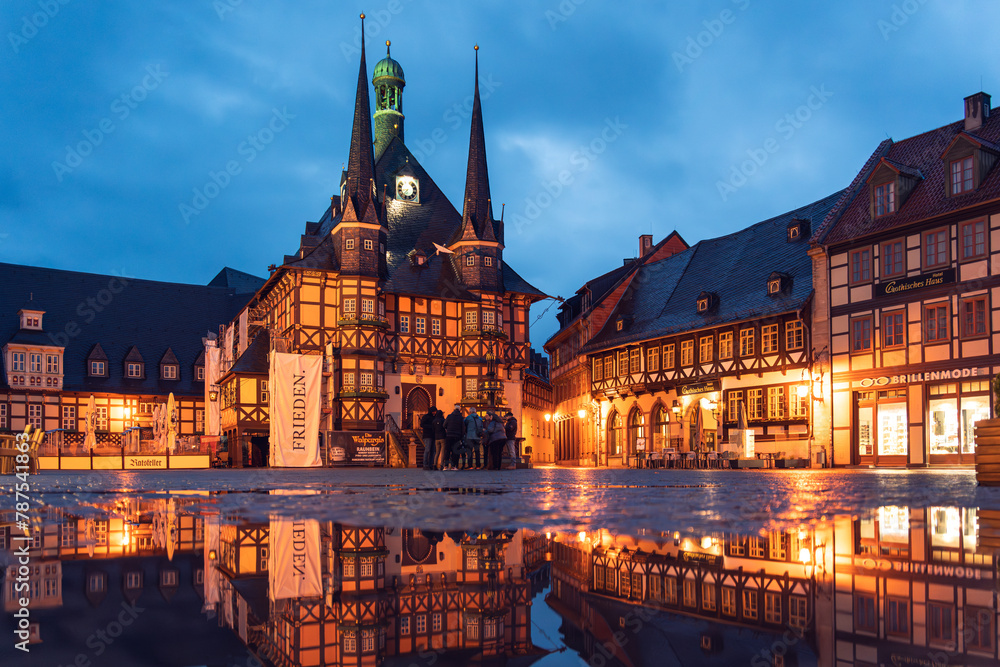 Obraz premium Rathaus Wernigerode bei Nacht mit Beleuchtung