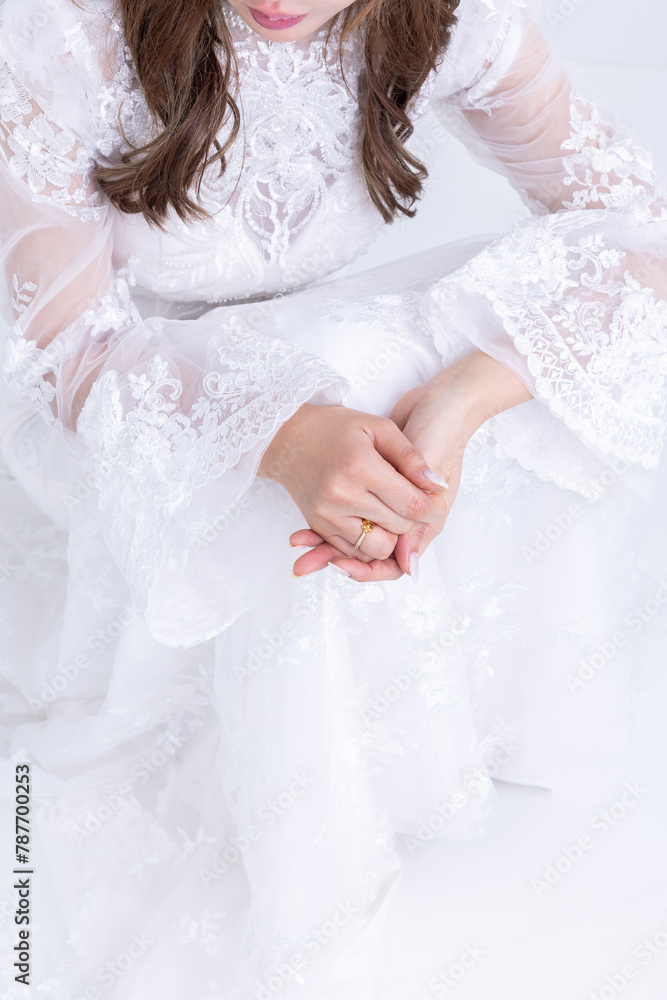 白いタイトなドレスを着た女性 dress 白いタイトなドレスを着た女性 dress