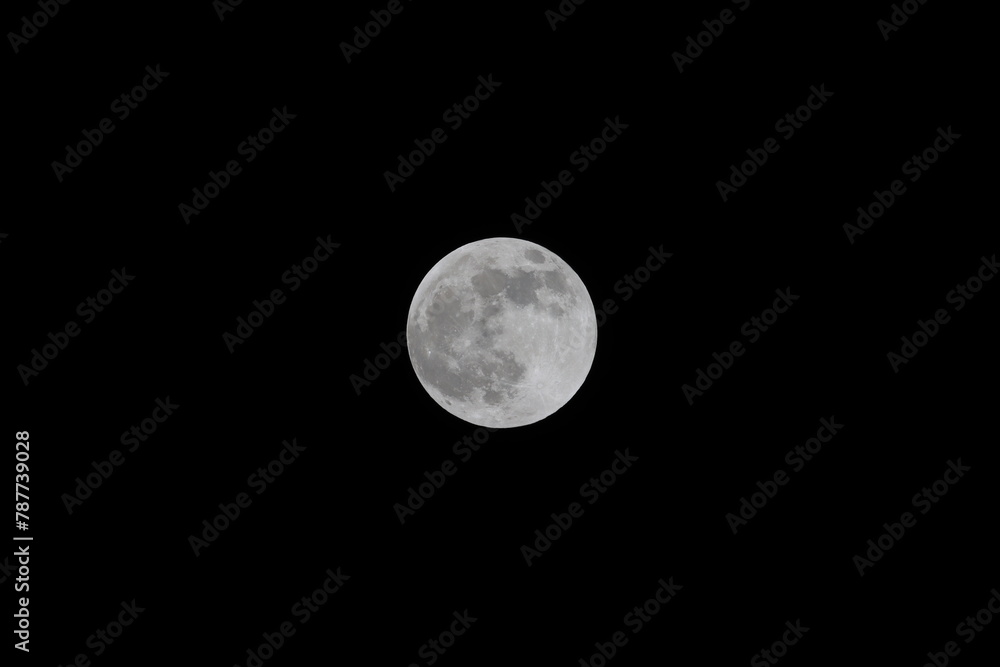 Obraz premium A full moon shortly before a penumbral lunar eclipse