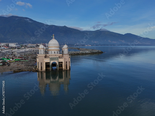  The arqam Baburahman Mosque in Palu Bay, Palu City, Central Sulawesi, Indonesia. This mosque was affected by the tsunami and earthquake that occurred in 2018.