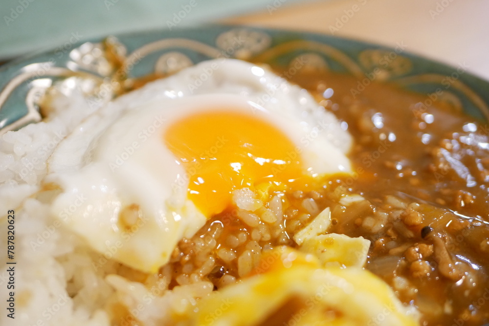 目玉焼きののった手作りカレーライス 目玉焼きののった手作りカレーライス