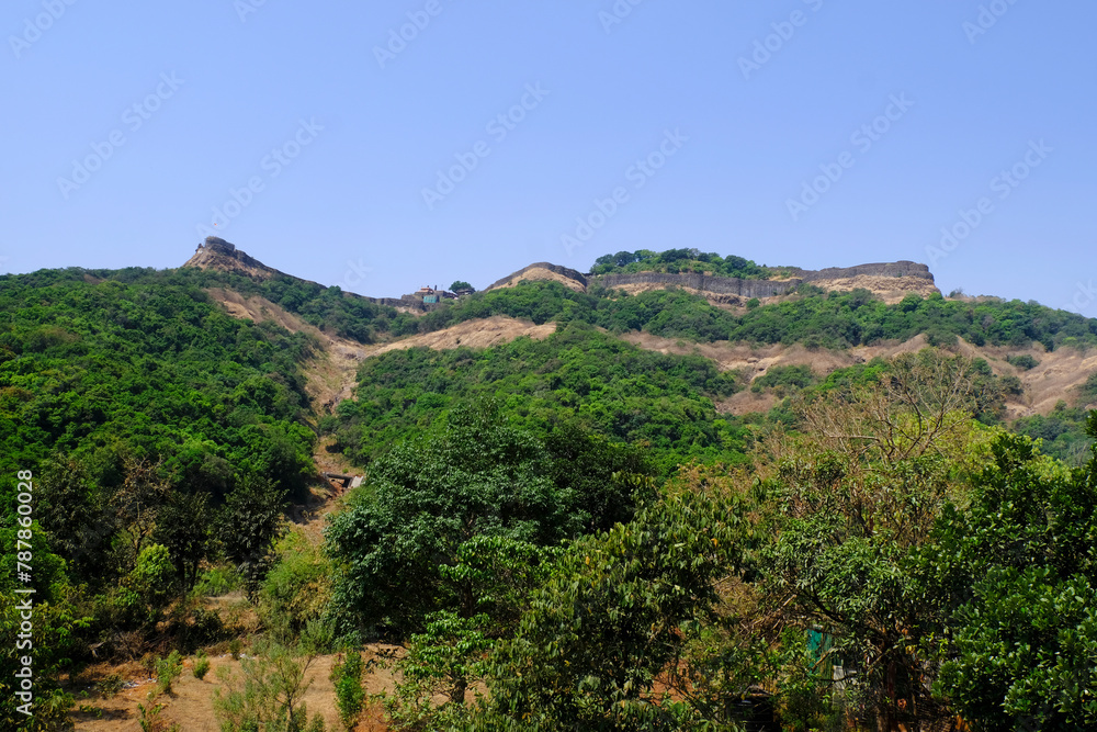 Obraz premium Pratapgad, Maharashtra, India - March 24, 2024 : View of Shivaji's pratapgarh (pratapgad) fort near mahabaleshwar.