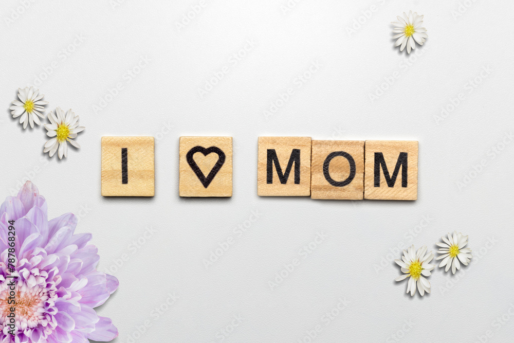 Wooden cubes with I Love Mom text - obrazy, fototapety, plakaty 