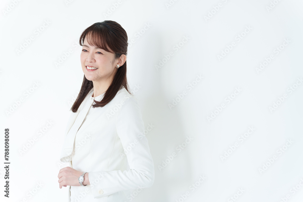 ビジネス・笑顔のミドル女性 ビジネス・笑顔のミドル女性