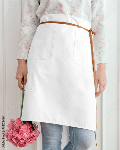 Half apron PNG mockup minimal style for flower shop owner © Rawpixel.com