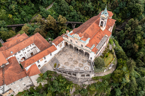 Foto Locarno, Switzerland: Aerial view of the famous Madonna del Sasso church that  i