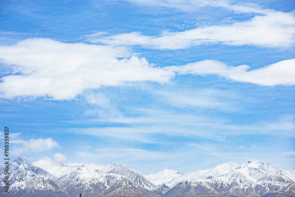 Fototapeta premium Hainan Tibetan Autonomous Prefecture, Qinghai Province-Scenery along the way
