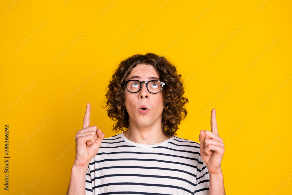 Close up photo of young amazed funny nerd guy direct fingers above head much useful information isolated on yellow color background - obrazy, fototapety, plakaty 
