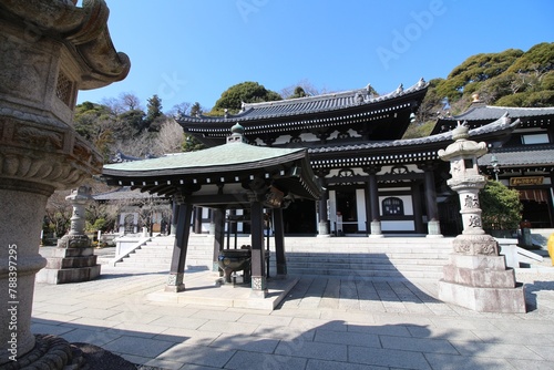 Obraz na płótnie Buddhist Hase-kannon temple upper main square with main temple in Kamakura, Japa