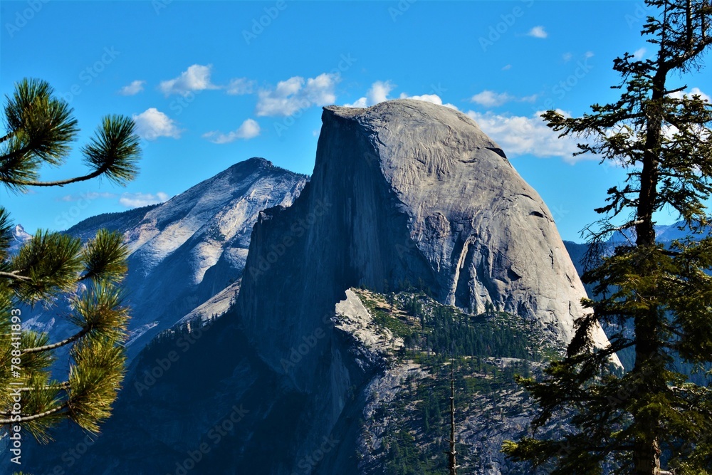 Obraz premium Half Dome - a quartz monzonite batholith at the eastern end of Yosemite Valley, named for its distinct shape (Yosemite National Park, California, United States)