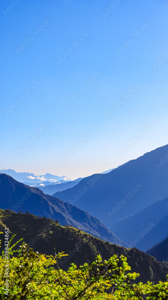 Fototapeta premium Aba Tibetan and Qiang Autonomous Prefecture-Scenery along the road