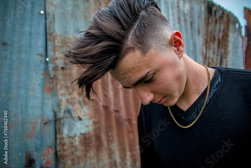 Obraz na płótnie Corte de cabello masculino, chico luce estilo a la moda