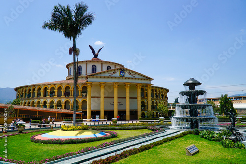 Wallpaper Mural Cundinamarca, Colombia 13 de abril de 2024. Parque Jaime Duque cerca de Bogotá con una copia del Taj Mahal, las antiguas siete maravillas y lagos Torontodigital.ca