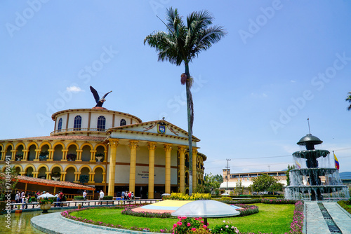 Wallpaper Mural Cundinamarca, Colombia 13 de abril de 2024. Parque Jaime Duque cerca de Bogotá con una copia del Taj Mahal, las antiguas siete maravillas y lagos Torontodigital.ca