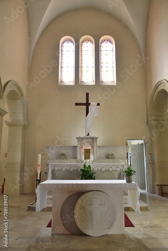 Intérieur de l'église Saint-Laurent de Eygalières (village Provençal des Alpilles)