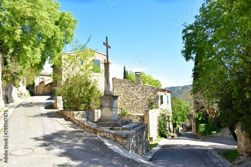  Eygalières (village Provençal des Alpilles)