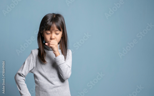A little girl has a cough and a sore throat.
