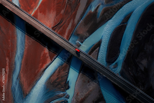Fotografie icelandic glacier river and bridge with red car view from above