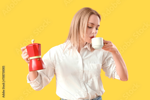 Young woman enjoying freshl...