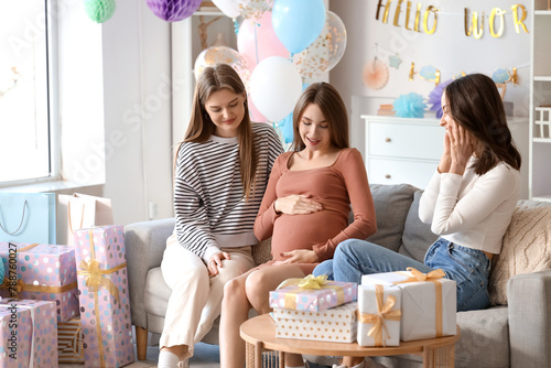 Young pregnant woman with h...