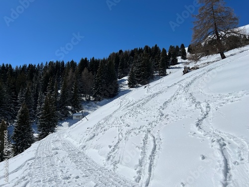 Wonderful winter hiking trails and traces after the winter snowfall above the tourist resorts of Valbella and Lenzerheide in the Swiss Alps - Canton of Grisons, Switzerland (Schweiz) © Mario