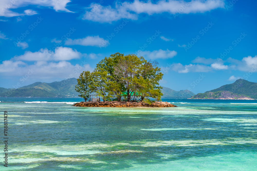 Obraz premium Amazing landscape of La Digue Island in the Seychelles Archipelago