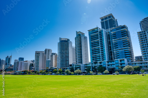 Perth, Australia - August 31, 2023: Langley Park and Perth Skyline on a beautiful sunny day © jovannig